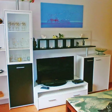 1 Bedroom Awesome In Apartment *