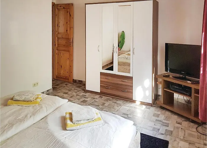 1 Bedroom Awesome In *