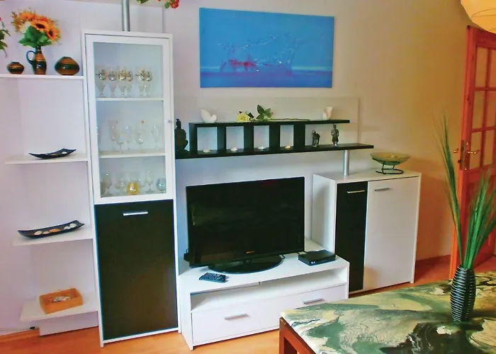 1 Bedroom Awesome In Apartamento *